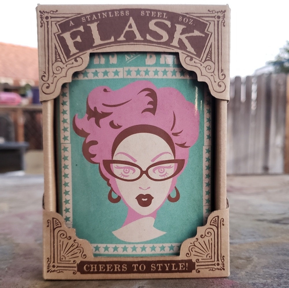 Flask Trixie & Milo